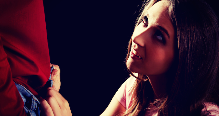 Un estudio de la Universidad Estatal de Nueva York sobre 239 mujeres determinó que el cortisol, la estrona y la oxitocina del semen son los responsables del cambio de ánimo. Foto: Archivo