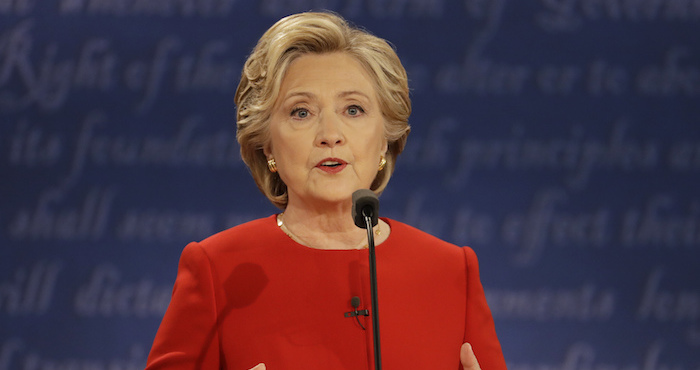 La candidata Hillary Clinton hablando durante el debate presidencial 2016. Foto: AP.