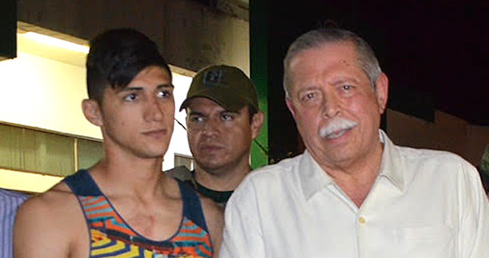 El Gobernador de Tamaulipas, Egidio Torre Cantú, y el futbolista Alan Pulido en las primeras imágenes tras el plagio. Foto: Archivo/EFE