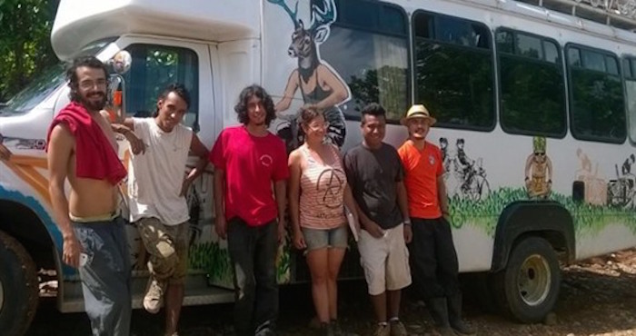 Los mexicanos Daniel Espinoza Jiménez, Salvador Tenorio Pérez, Enmanuel de la Luz Ruiz y Eugenio Paccelli Chávez, todos de 25 años, fueron llevados por oficiales del Gobierno nicaragüense a la aduana de El Guasaule, en la frontera con Honduras. Foto: Especial.