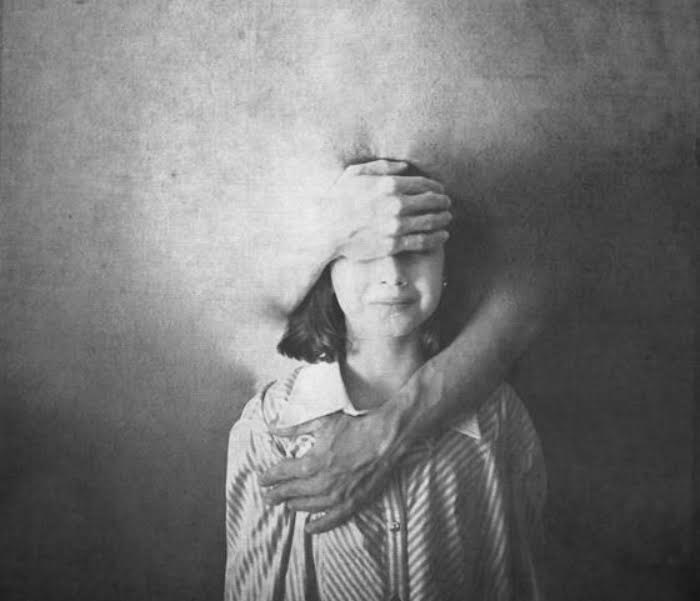 No está de más atreverse a probar el caldo de nuestra maldad para enterarnos de qué carajos estamos hechos. Foto: Pinterest / Fotógrafo Felix Velvet