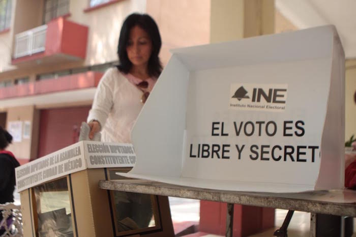 El PRI había sido derrotado en siete de los 12 los estados en los que el domingo 5 de junio se disputaron gubernaturas. Los ciudadanos habían acudido a las urnas sin incidentes graves y los votos habían sido contados. Y lo más asombroso: todos los actores parecían aceptar los resultados, que los respectivos gobiernos estatales, y el federal, respetaron. La democracia, sin adjetivos. Foto: Valentina López, SinEmbargo