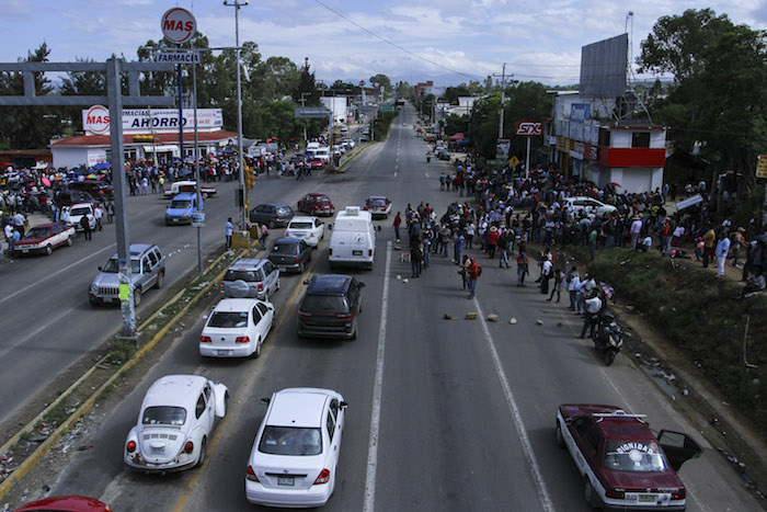 La CNTE ha realizado diversos bloqueos en Oaxaca. Foto: Cuartoscuro