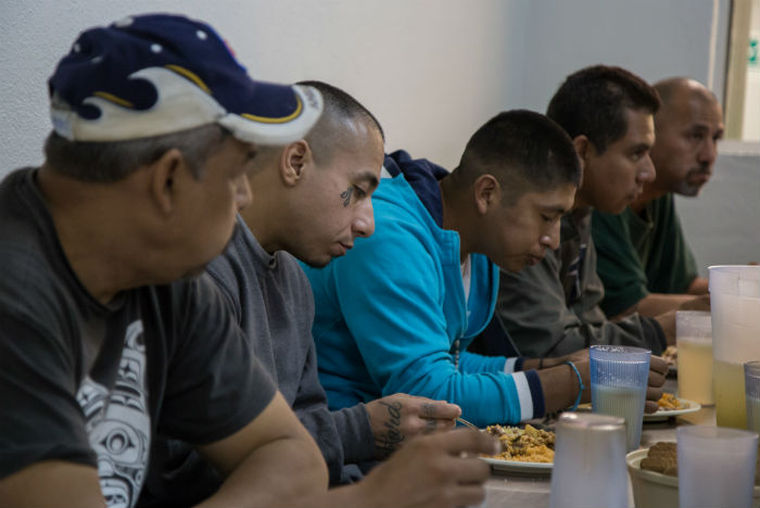 "Los migrantes están sanos como los mexicanos y enfermos como los mexicanos", señaló el investigador Leyva. Foto: Cuartoscuro