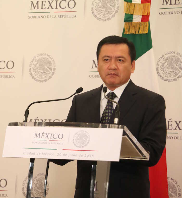 Diversos cárteles han aparecido durante el presente Gobierno. En la foto el Secretario Gobernación Miguel Ángel Osorio Chong. Foto: Saúl López, Cuartoscuro