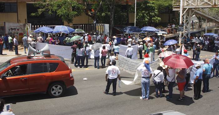Educadores adheridos a la CNTE marchan y realizan bloqueos en Tabasco. Foto: Cuartoscuro.