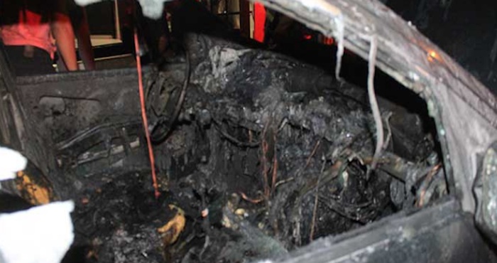 El fuego fue controlado en cuestión de minutos, desafortunadamente para entonces las llamas habían consumido prácticamente todo el interior. Foto: Pulso