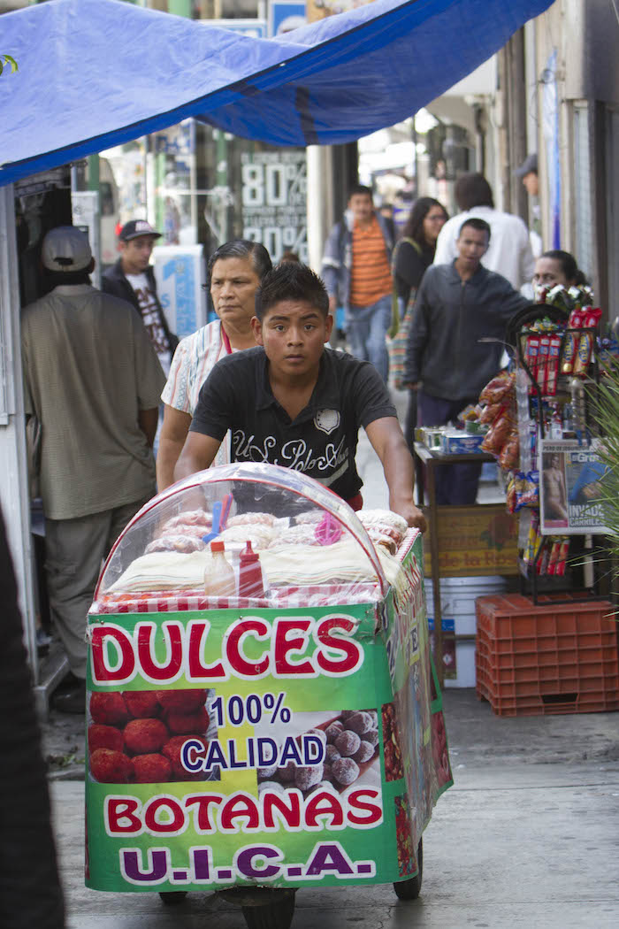 ¿Cómo fue que pasamos del discurso de la solidaridad al discurso de la precariedad, de pensar que tener 100 por ciento de seguridad social es un “privilegio”? Foto: Cuartoscuro
