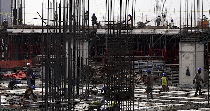 en abril la desaceleración del sector trajo efectos adversos para la planta laboral, el personal ocupado disminuyó 3.6 por ciento. Foto: Cuartoscuro