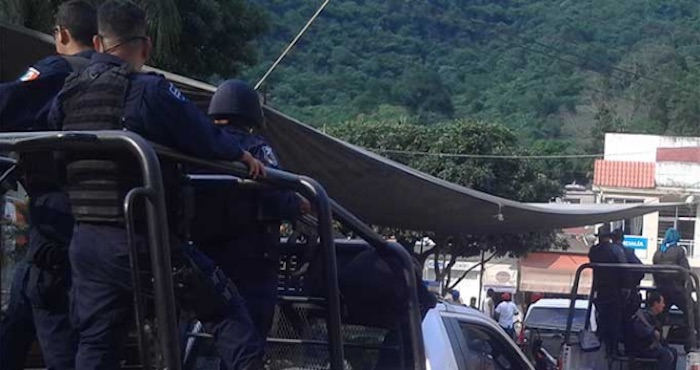 Los escoltas portaban rifles AK 47 y R15. Foto: Pulso.