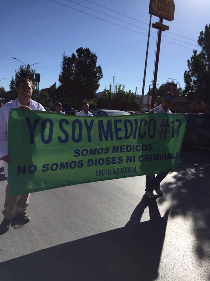 Protesta en Coahuila contra la criminalización de médicos. Foto: Vanguardia. 