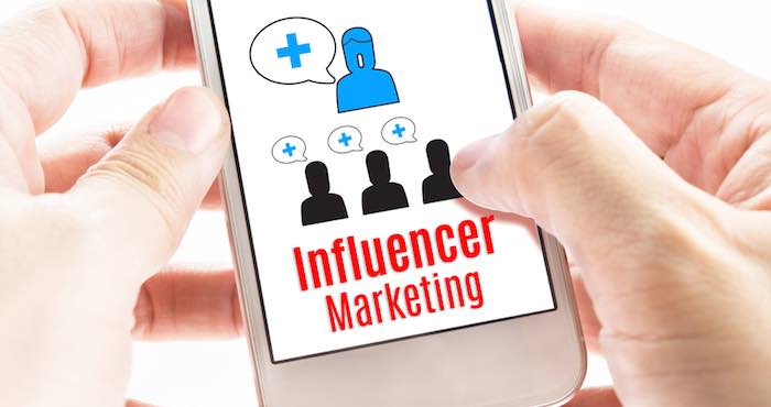 Un influencer no es sólo un blog o un perfil en una red social: pueden participar también en eventos presenciales, como los de lanzamiento de un determinado producto. Foto: Shutterstock.