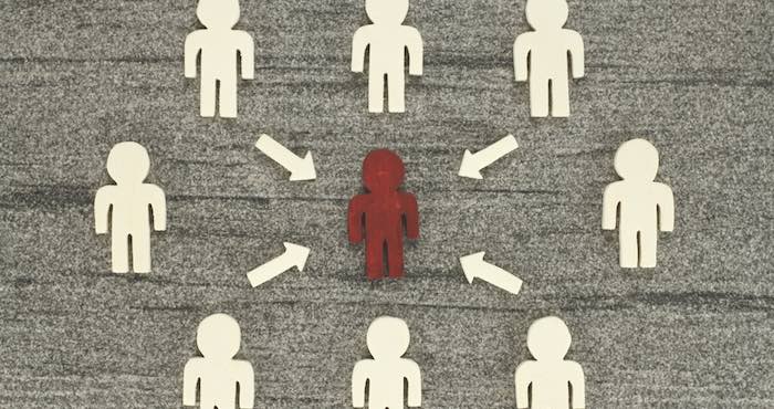 Dejar en manos de alguien influyente la difusión de nuestro mensaje supone una forma más creativa y cercana de llegar a un público más amplio. Foto: Shutterstock.