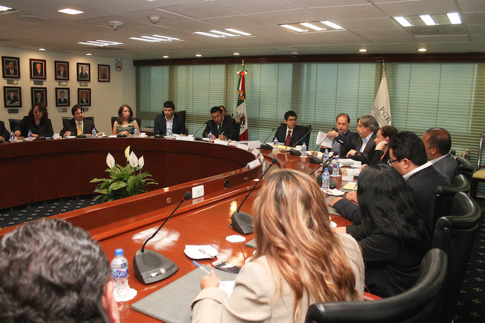 El grupo concluyó que el testimonio del conductor del Estrella de Oro 1531 muestra que al menos una parte de la operación estaba siendo dirigida y coordinada por este hombre sin identificar, ya que daba las órdenes. Foto: Cuartoscuro/Archivo.