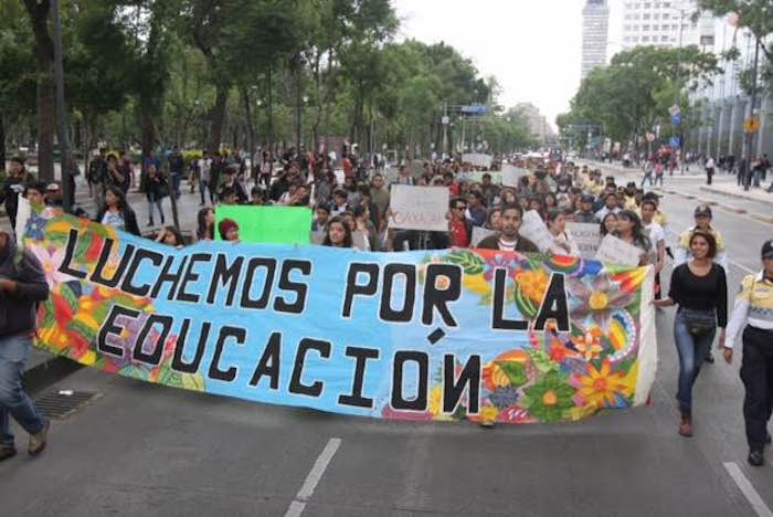 El contingente avanzó por Reforma con dirección al Centro Histórico capitalino. Foto: Valentina López Severiano, SinEmbargo.