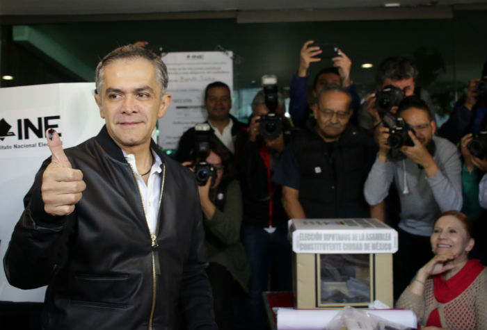 La prensa extranjera considera que el Jefe de Gobierno está más preocupado por su candidatura del 2018 que por los problemas de la ciudad. Foto: Francisco Cañedo, SinEmbargo