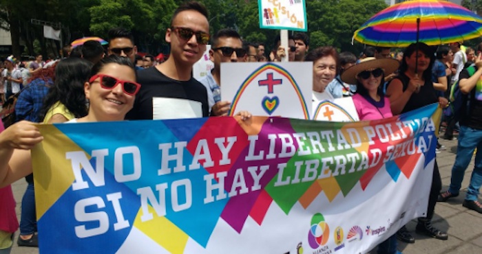 El Gobierno mexicano alienta a la homofobia al permitir llamado a marchar de los jerarcas católicos. Foto: Twitter vía @baruchdom
