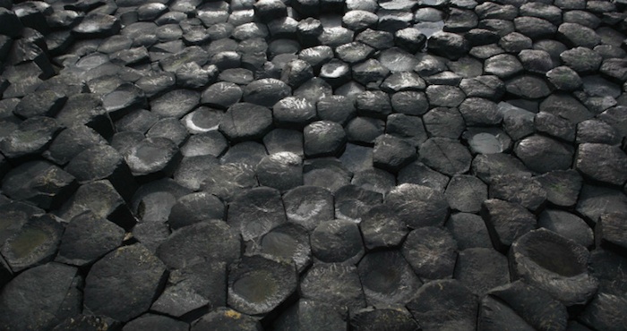 El banco de pruebas es una central geotérmica que usa agua caliente procedente del interior de la corteza terrestre para producir electricidad, y que en el proceso libera gases subterráneos, como el C02. Foto: Economía Hoy