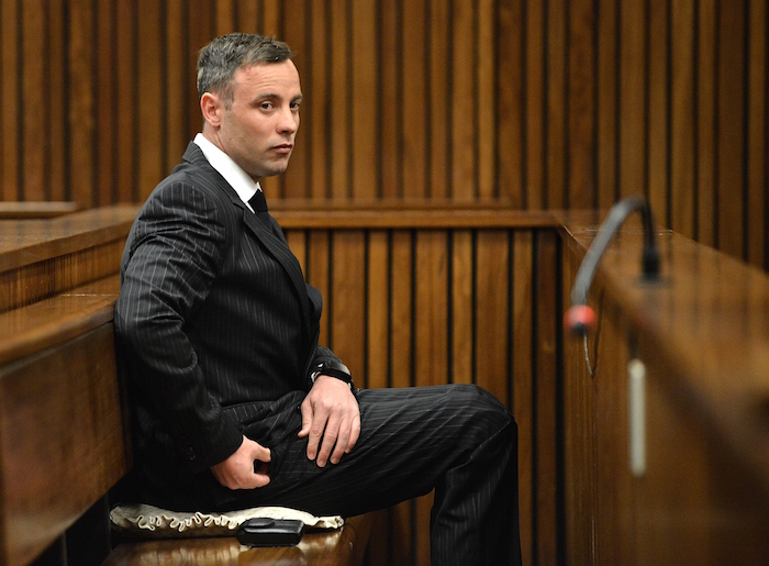 Oscar Pistorius, durante su comparecencia en una audiencia de sentencia en Pretoria, Sudáfrica. Foto: AP.