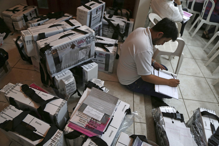 Los partidos políticos serán quienes decidan a sus candidatos. Y si todos ellos son malos, si ninguno de ellos muestra una diferencia real, entonces, por mucho que optemos por el voto de castigo o por la alternancia, lo cierto es que los ganadores no serán muy diferentes a los perdedores. Foto: Cuartoscuro