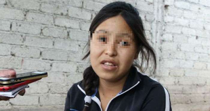 En ese momento dijo que lo que hizo fue gritarle a su abuelita, quien era la que la iba acompañando, la cual acudió al baño a ver que estaba pasando y al ver lo ocurrido le gritó a los doctores que ayudaran a su nieta, porque ya se había aliviado en el baño. Foto: ZonaFranca