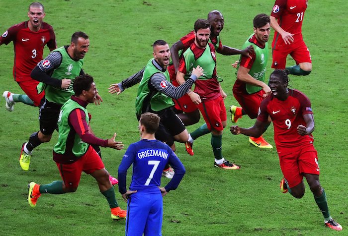 El equipo campeón en la final de la Eurocopa en el Stade de France en Saint-Denis, Francia. Foto EFE