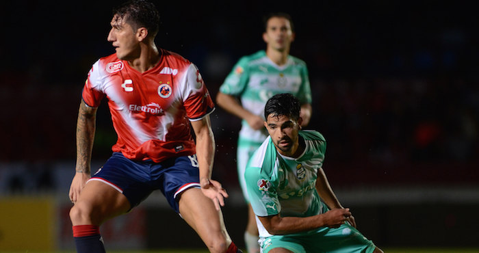 El argentino Peñalba anota dos goles en triunfo del Veracruz sobre el Santos. Foto EFE