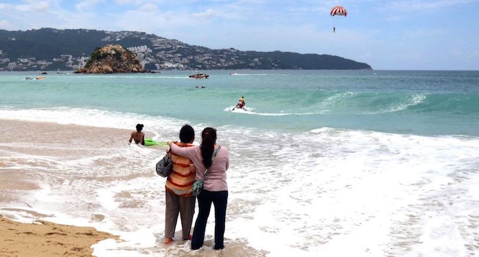 El incremento de las olas en las costas del estado se debe al paso de la tormenta tropical Frank, de acuerdo con la Secretaría de Protección Civil. Foto: El Sur Acapulco