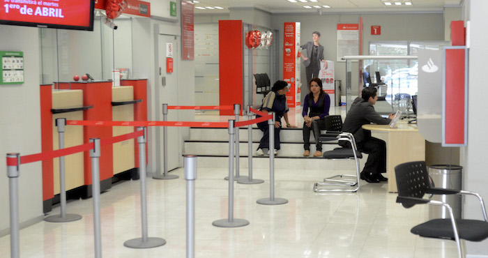 Supongo que queda resignarme. Tras los comentarios de mis lectores ahora sé que en todos los bancos pasa lo mismo, que es mejor tomarlo con paciencia y buen talante y, sobre todo, que no debo sentirme especial. Foto: Cuartoscuro