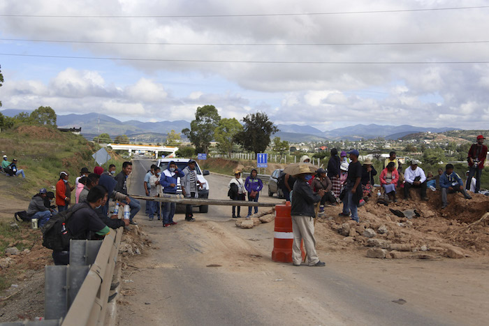 Los bloqueos que mantiene los profesores de la CNTE en Oaxaca se reanudaron hoy. Foto: Cuartoscuro/Archivo