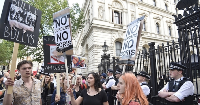 Más de cuatro millones de británicos han firmado entre tanto una petición online para que se celebre un segundo plebiscito. Foto: EFE