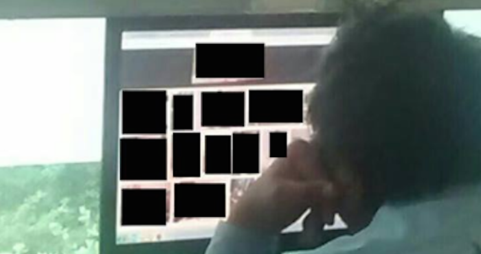 #LordBiblioteca fue el apodo que se dió en redes sociales a este hombre. Foto: Vía Facebook, Abril Ciel