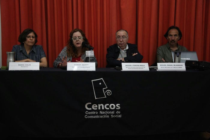 De izquierda a derecha: María Colín, de Greenpeace; Marisa Jacott, de Fronteras Comunes; Miguel Concha Malo, director del Centro de Derechos Humanos Fray Francisco de Vitoria; y Miguel Ángel Mijangos Leal, de la Red Mexicana de Afectados por la Minería. Foto: Valentina López, SinEmbargoMx.