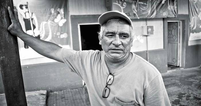 Chepe dice que es para evitar problemas con la ley, porque a él le gusta respetar la ley. Foto: Roberto Armocida, Vanguardia