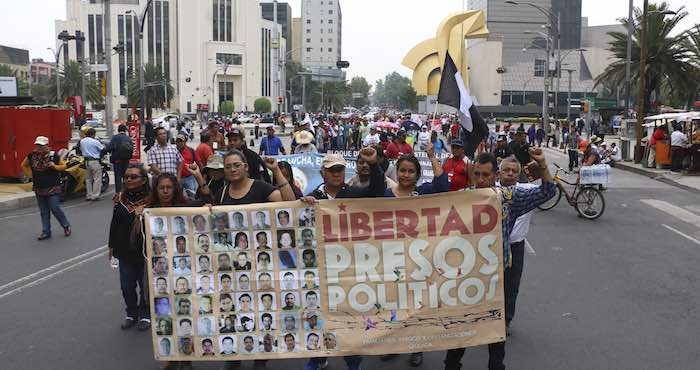 Maestros de la CNTE marcharon del Hemiciclo a Juárez a la Segob. Foto: Cuartoscuro.