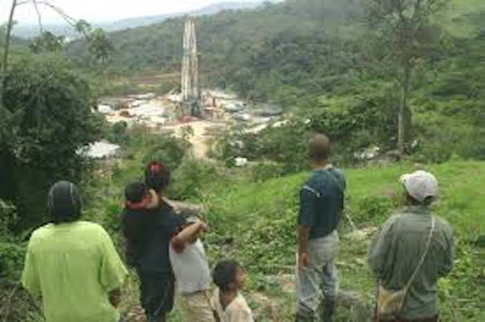 Los indigenas reclaman la propiedad de la tierra donde está instalada la planta propiedad del gobierno de Colombia. Foto: Especial