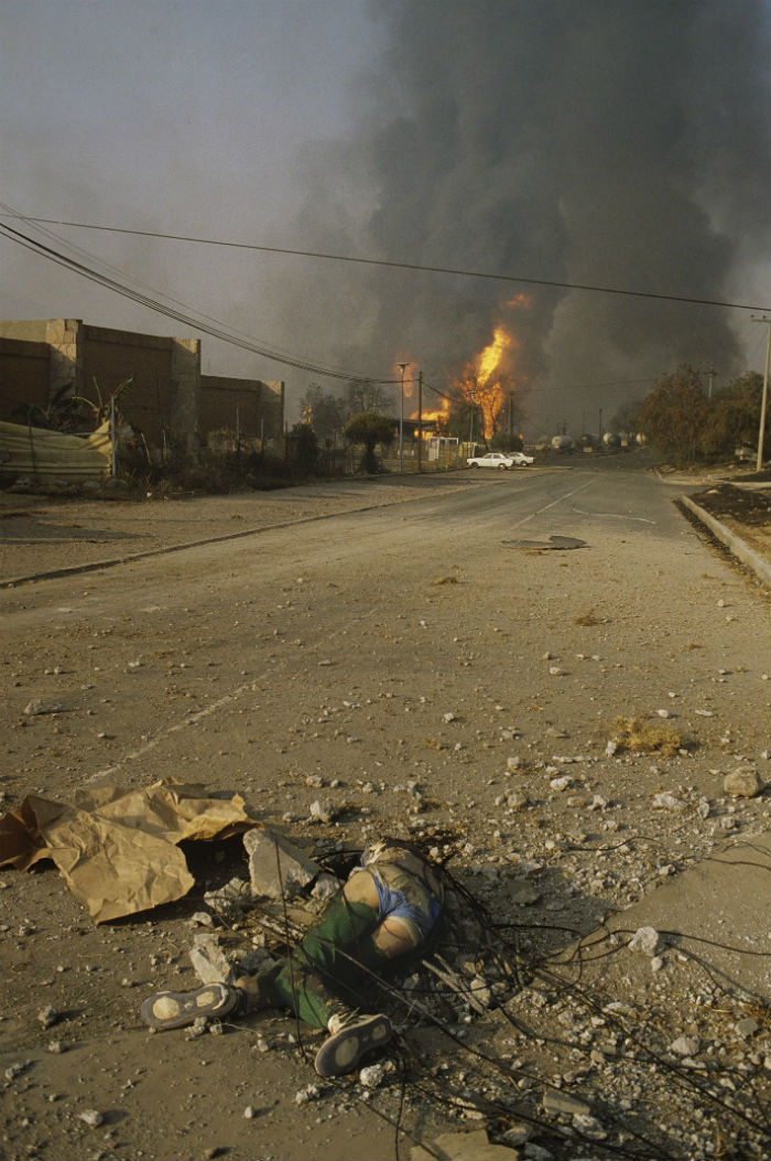 Cuando el cielo se incendió en San Juanico. Foto: Cortesía Enrique Metinides / FCE