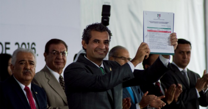 Enrique Ochoa se registró ayer como candidato a presidencia nacional del PRI. Foto: Cuartoscuro