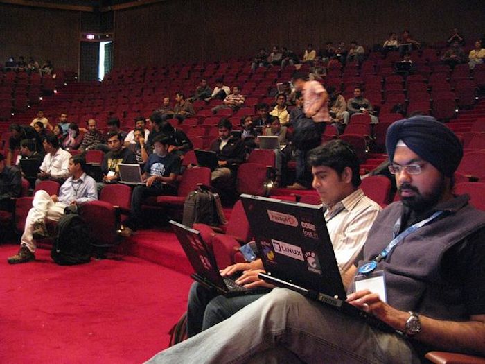 El objetivo es descubrir ese fallo antes de que un cibercriminal lo haga y lo utilice para sus acciones maléficas. Foto: ElDiario.es