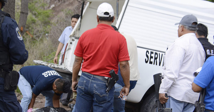 Gelacio Navarrete Morales impartió el taller de talabartería en la normal rural de Ayotzinapa ubicada en Tixtla. Foto: Cuartoscuro