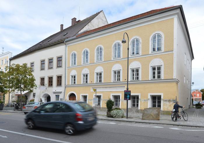 Exterior de la casa donde nació Adolfo Hitler, en Braunau am Inn, Austria. Foto: AP