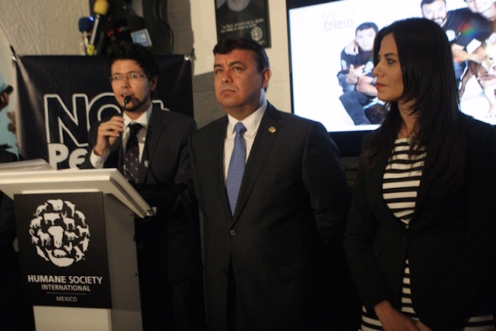 De izquierda a derecha: Antón Aguilar, director de HSI México; Hiram Almeida, procurador Ambiental y Verónica Delgadillo, Diputada de Movimiento Ciudadano. Foto: Valentina López, SinEmbargoMx.