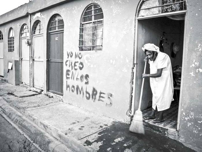 “Cariñosas” era la sazón un burdel con tres mesas, tres mujeres, una radiola y la barra, nada más. Con el tiempo Patricia lo transformó en un teibol con 42 mujeres, siete meseros, un portero y un dj y hasta cuartos. Foto: Roberto Armocida, Vanguardia