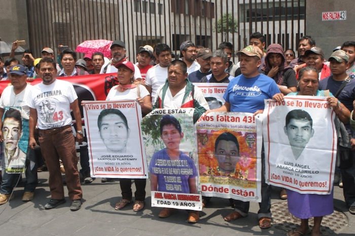 La CNTE se unió a la exigencia de los padres de los 43 normalistas de Ayotzinapa.Foto: Valentina López, SinEmbargo