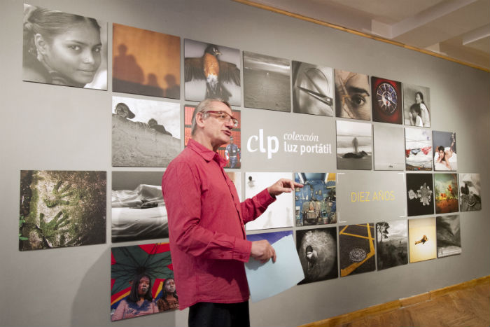 Alverto Ruy Sánchez presenta la Colección Luz Portátil. Foto: Secretaría de Cultura