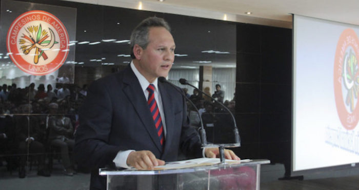 El Senador priista Gerardo Sánchez acaba de hacer un movimiento que muestra al mismo tiempo su fortaleza y sus debilidades: el intento de reordenamiento del uso del espacio urbano que hacen bares y restaurantes, que se ha extendido bajo decisiones discrecionales de distintas administraciones municipales. Foto: Cuartoscuro