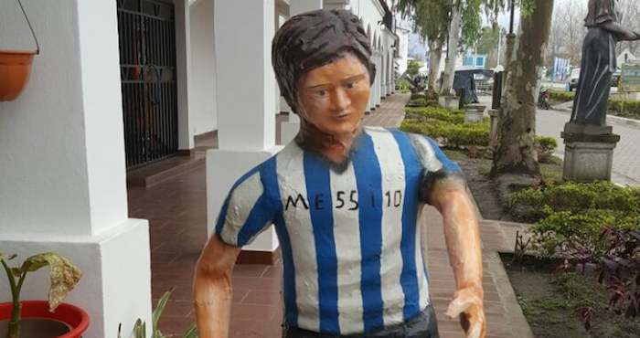 Escultura que representa al futbolista Lionel Messi, en Famaillá (Argentina).Foto: Efe