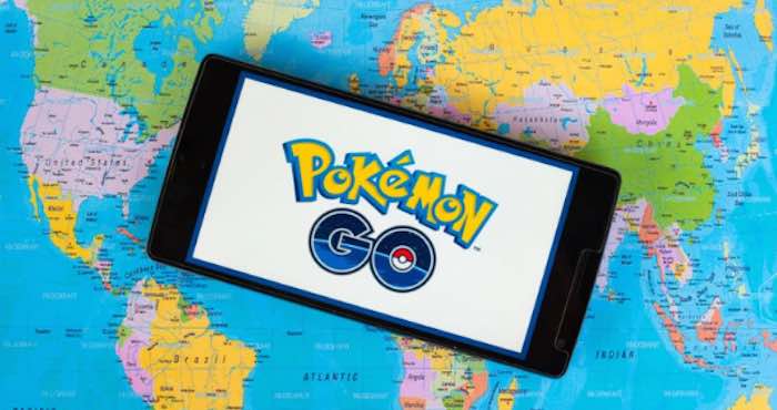 ¿Qué información entregamos al hacer uso del juego? ¿Existe un solo modelo de contexto, cuando de ciudad y barrios hablamos? ¿Podríamos perseguir pokémones en cualquier calle de México? ¿Dónde está la política en todo esto? Foto: Shuterstock