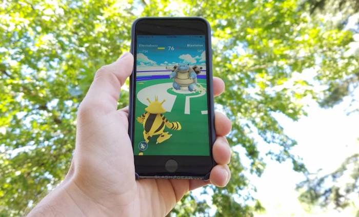 La aplicación usa GPS para conocer tu ubicación en tiempo real y AR (Augmented Reality, Realidad Aumentada) para mostrar los pokémon en tu pantalla. Foto: Vanguardia