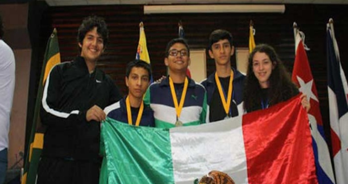 Aracely Estrada Moreno, madre del menor, pidió que las autoridades estatales puedan otorgarle una beca a su vástago, a fin de que pueda seguir con sus estudios. Foto: Pulso